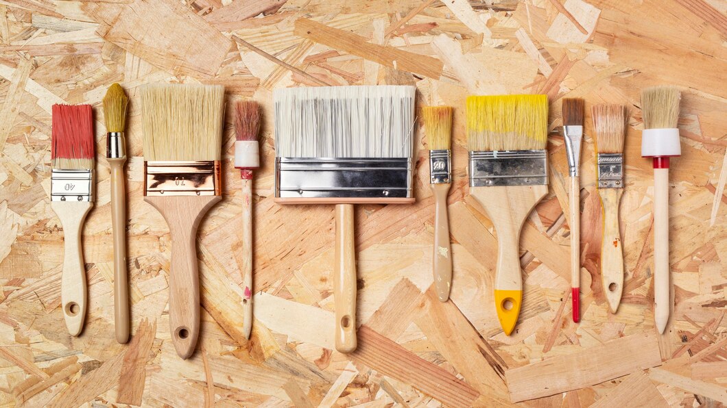 Jak wybrać idealne narzędzia do precyzyjnego malowania – przewodnik dla majsterkowiczów